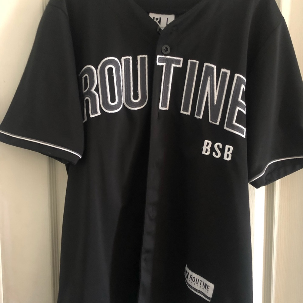 ROUTINE BLACK BASEBALL JERSEY